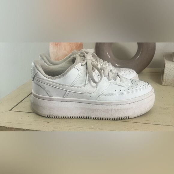 Nike Air Force size 7 - Picture 2 of 5